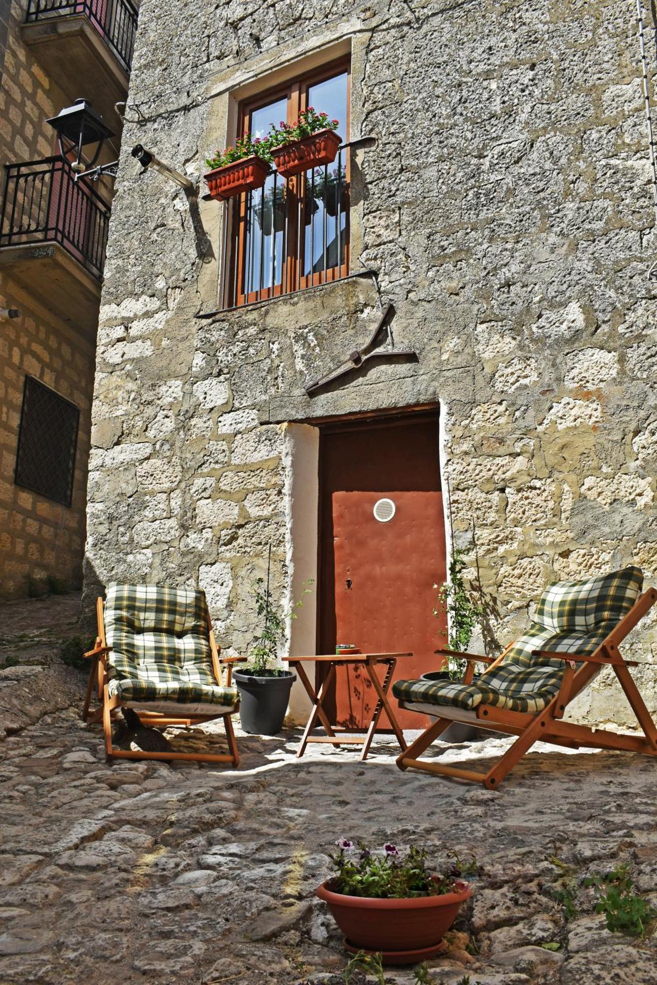 Casa Vacanze La Dimora Di Santa Barbara Petralia Soprana Exterior foto
